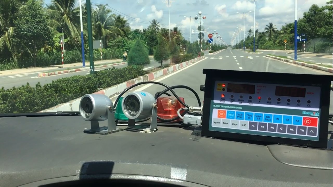 Lái xe ô tô đường trường: Kỹ thuật và kinh nghiệm