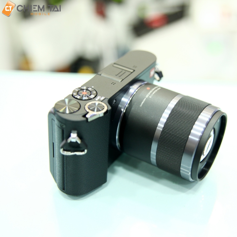 Thiết bị hỗ trợ chụp ảnh trên xe ô tô: Máy ảnh Xiaomi Yi M1