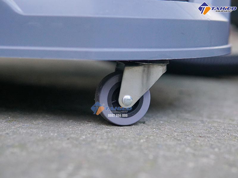 Bánh xe di chuyển linh hoạt của máy giặt thảm xe hơi