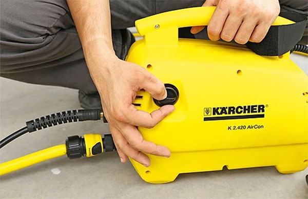 máy rửa xe ô tô của đức Karcher K2 Power VPS màu vàng đặc trưng