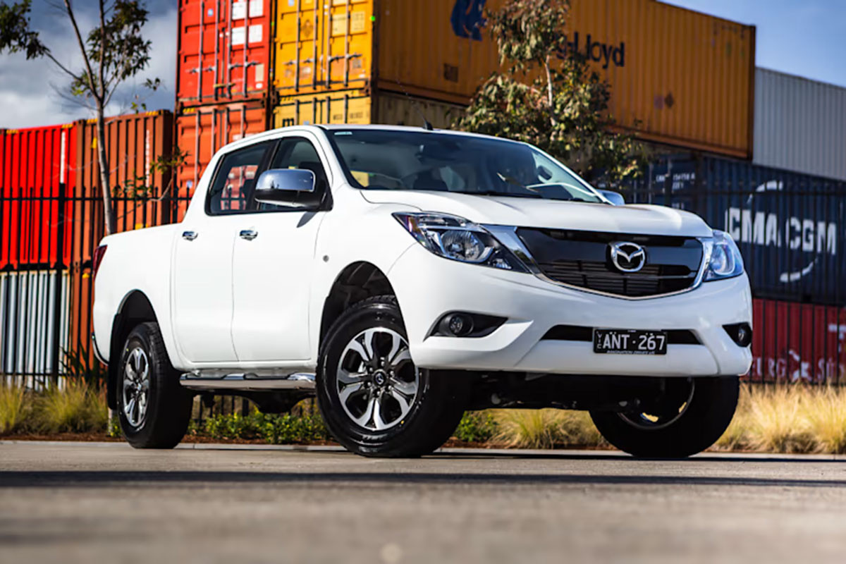 Thiết kế ngoại thất Mazda BT-50 2021 với đường nét bo tròn