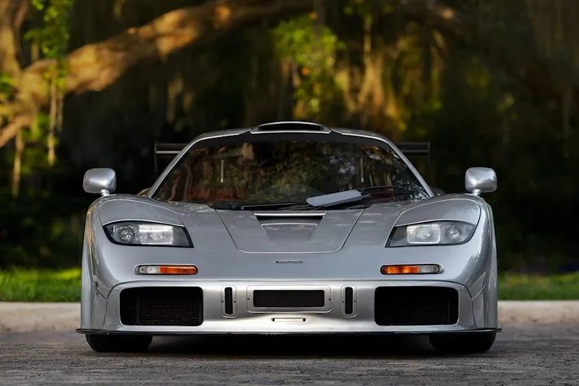 Xe McLaren F1, huyền thoại trang bị động cơ V12 mạnh mẽ của BMW.