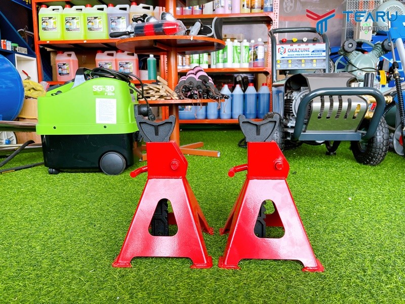 Hình ảnh hai chiếc mễ kê xe ô tô 3 tấn