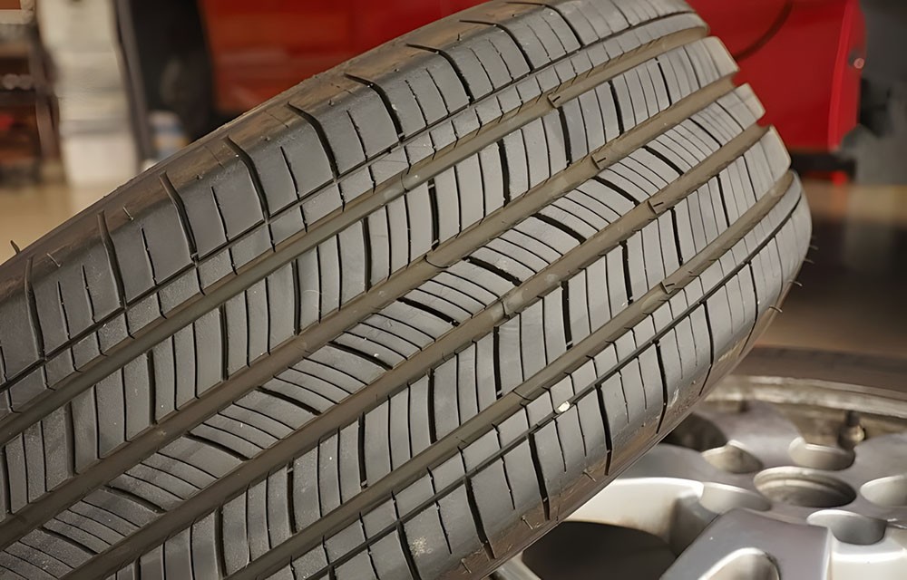 Thiết kế gân ngoài lốp Michelin Energy Saver A/S với rãnh mỏng