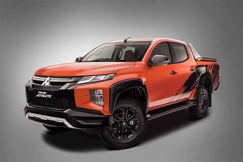 Xe ô tô Mitsubishi Triton màu cam/đỏ