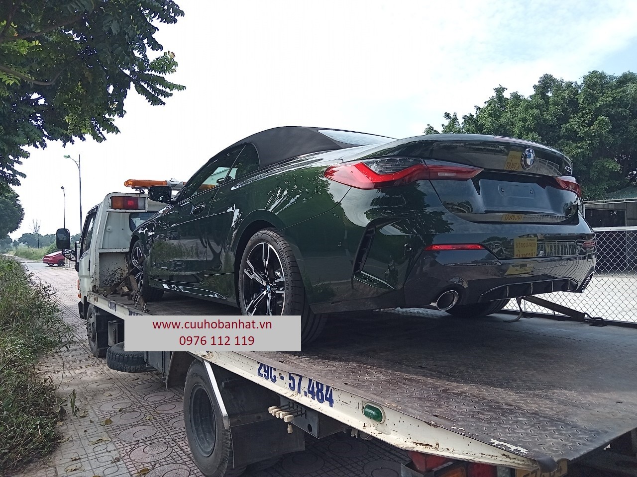 Xe cứu hộ hỗ trợ xe con trên cao tốc Hà Nội Lào Cai