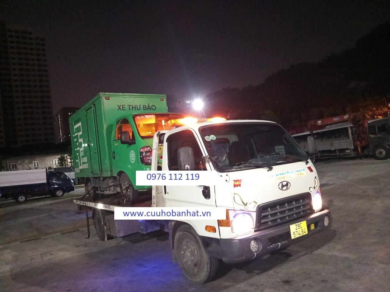 Xe cứu hộ cẩu xe gặp sự cố trên cao tốc