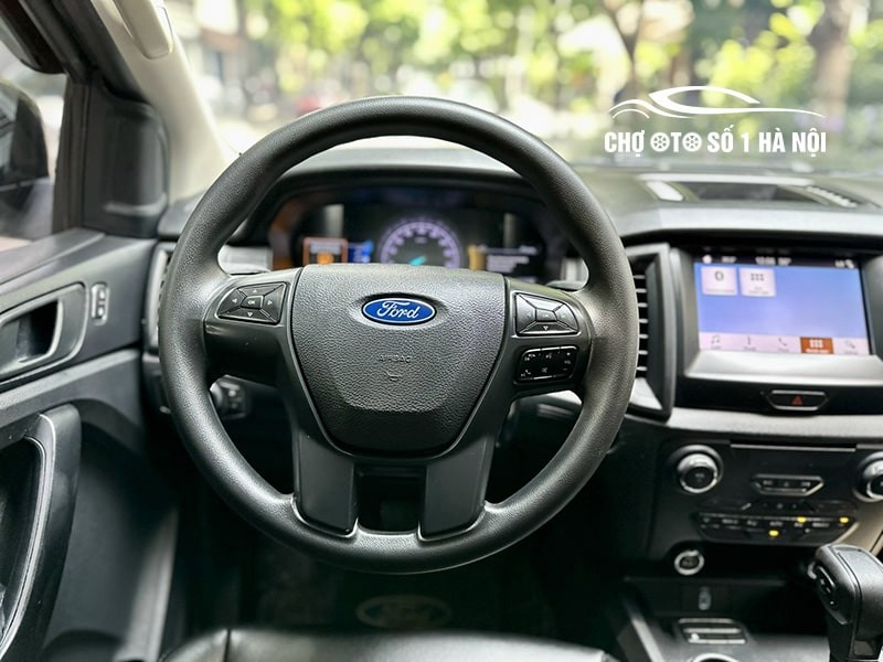 Ảnh vô lăng xe Ford Everest Trend 2019: Kiểm tra khi mua xe ô tô cũ