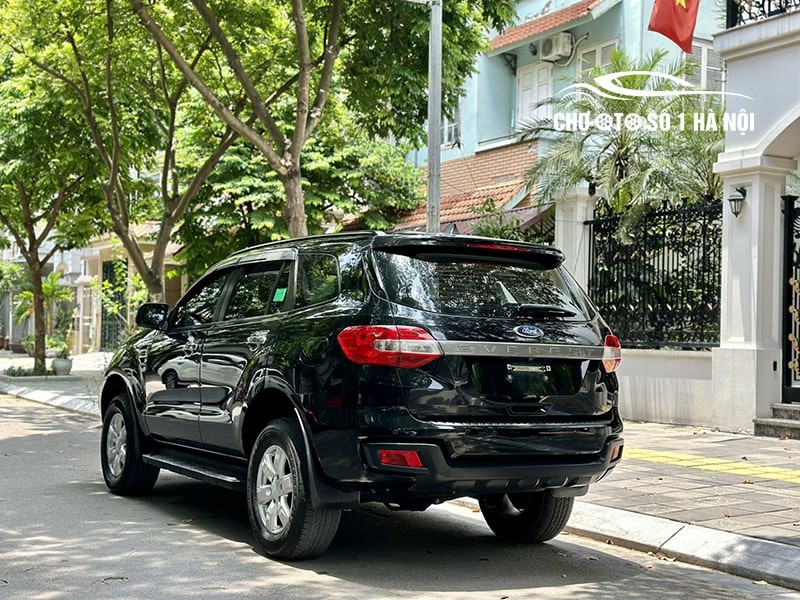 Ảnh chụp đuôi xe SUV Ford Everest Trend 2019 cũ