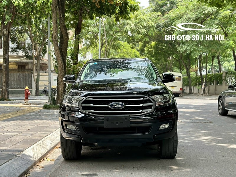 Hình ảnh đầu xe Ford Everest Trend 2019 màu trắng tại bãi xe ô tô cũ