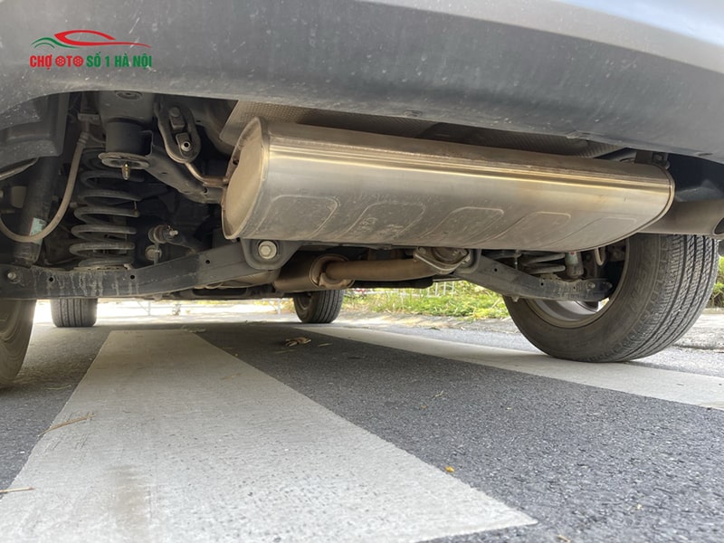 Kiểm tra gầm xe ô tô Hyundai Tucson cũ trước khi mua