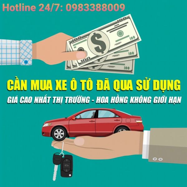 Giao dịch bán xe ô tô cũ giữa người bán và đại diện showroom