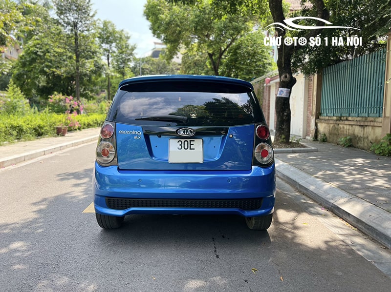 Thiết kế phía sau của xe ô tô Morning 2010 SLX, thể hiện sự nhỏ gọn và tiện lợi khi di chuyển.