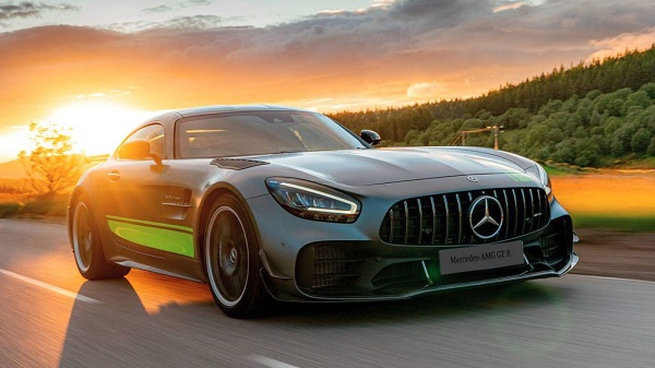 Thị trường mua bán xe ô tô mercedes cũ sôi động tại Việt Nam