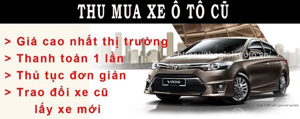 Nhân viên kiểm tra chất lượng xe ô tô cũ trước khi mua bán