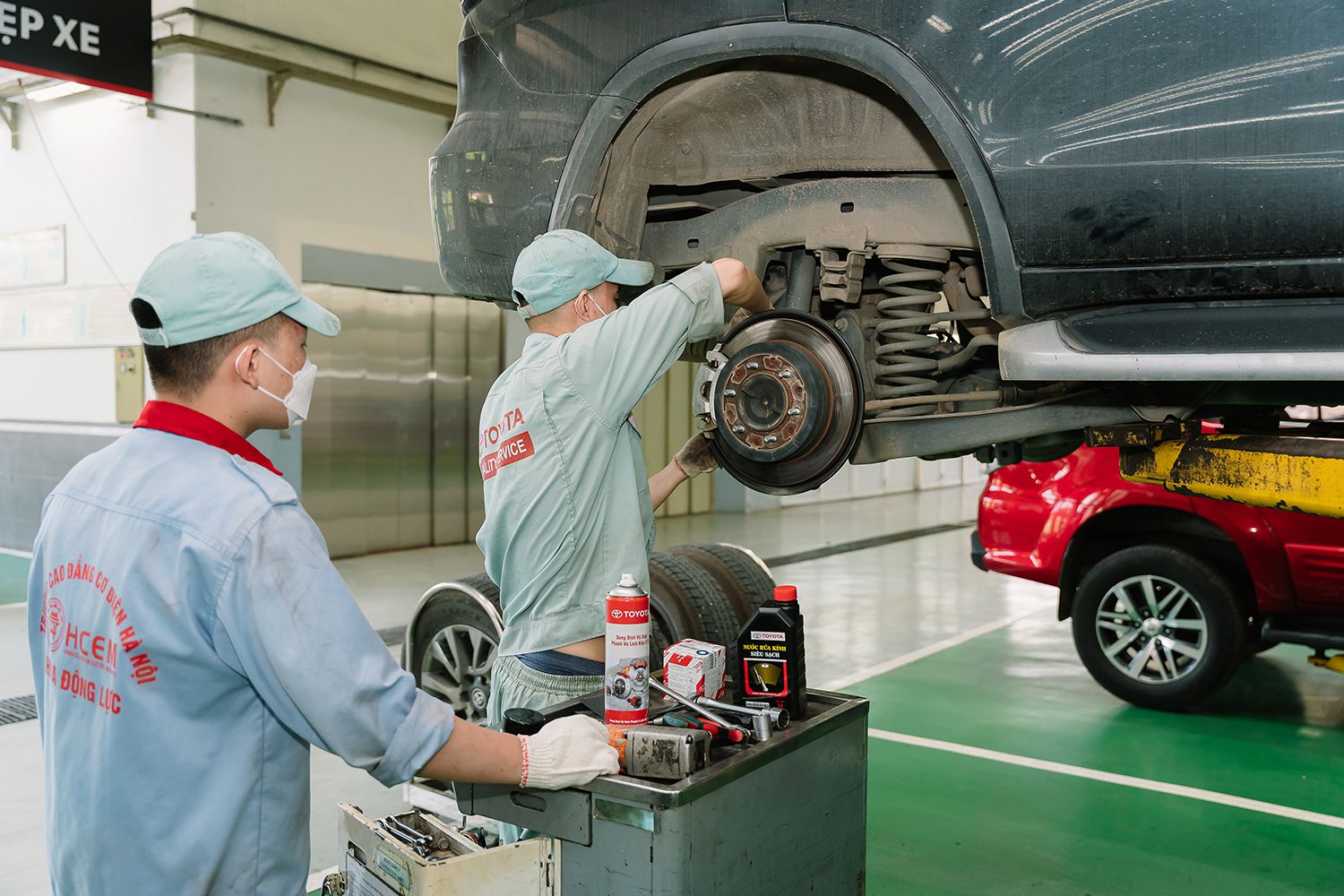 Xe ô tô chất lượng cao: Bảo dưỡng phanh đúng cách với Rymax Brake Cleaner