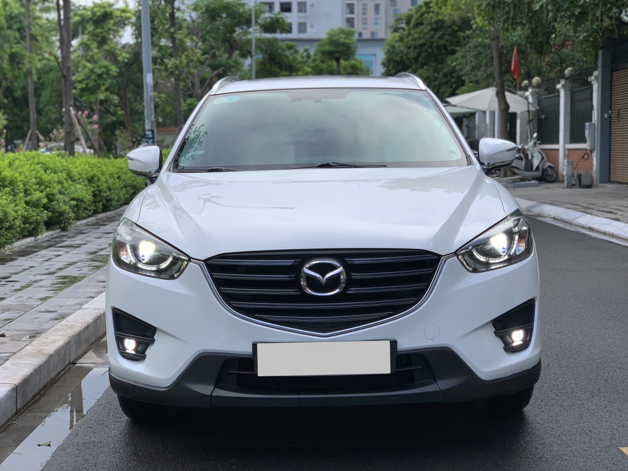 Hình ảnh Mazda CX-5 từ góc thấp phía trước