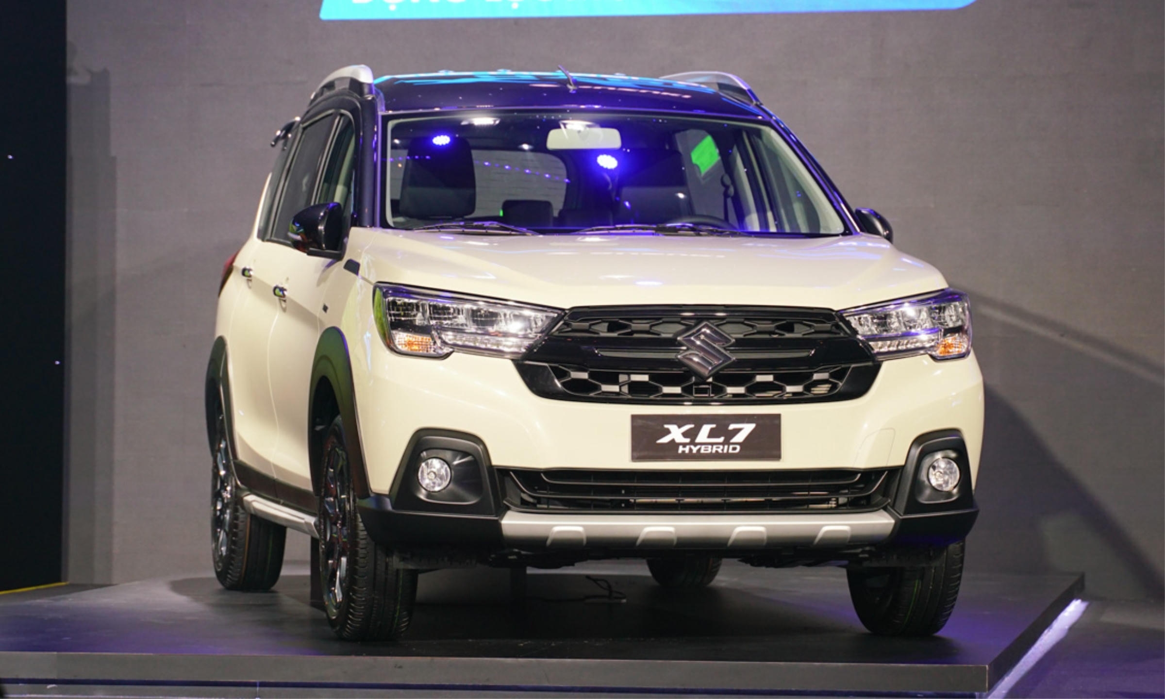 Ngoại thất Suzuki XL7 - SUV 7 chỗ phong cách