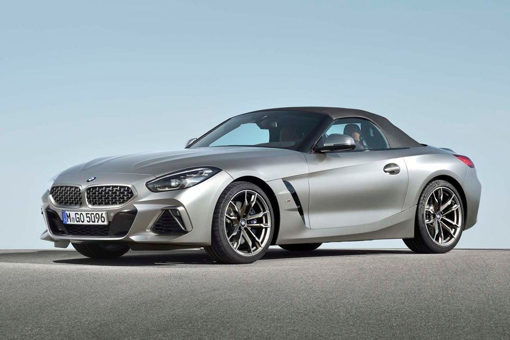 Ngoại thất xe mui trần BMW Z4 Roadster màu trắng, thiết kế thể thao