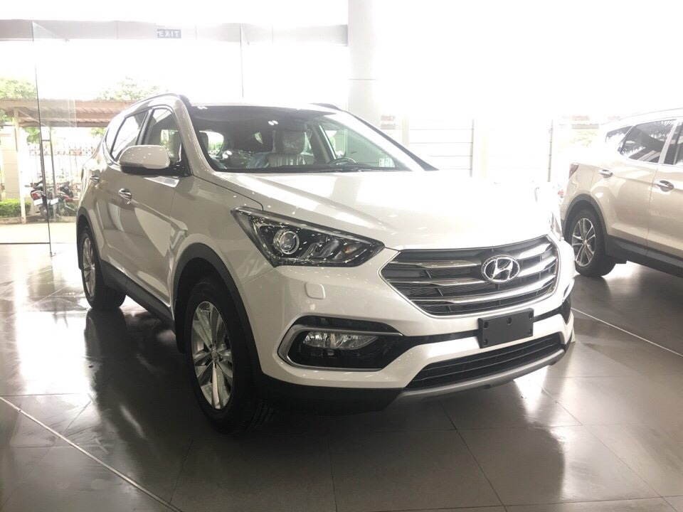 Ngoại thất xe Hyundai Santa Fe, thể hiện sự sang trọng và mạnh mẽ