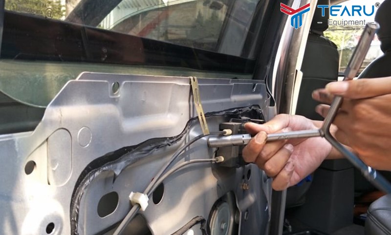 Hướng dẫn kiểm tra ban đầu để sửa kính xe ô tô bị kẹt