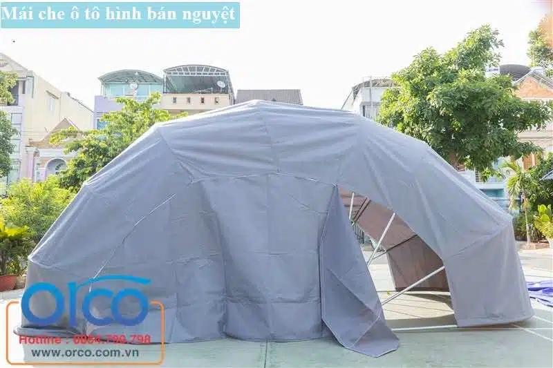 Nhà để xe ô tô hình bán nguyệt che chắn xe trong sân