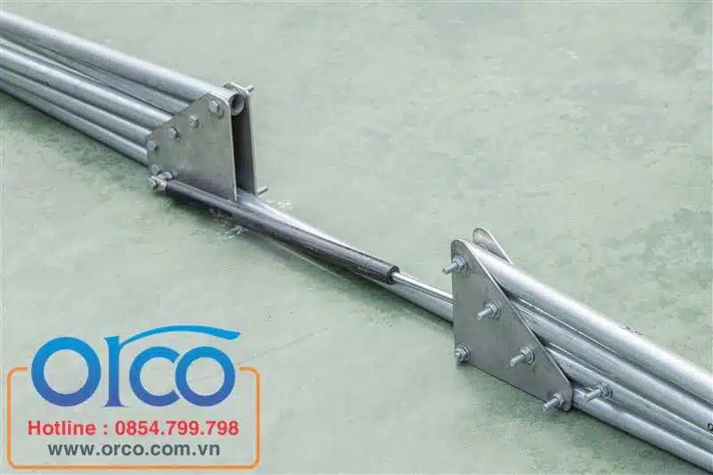 Nhà để xe ô tô hình bán nguyệt đã lắp đặt hoàn chỉnh