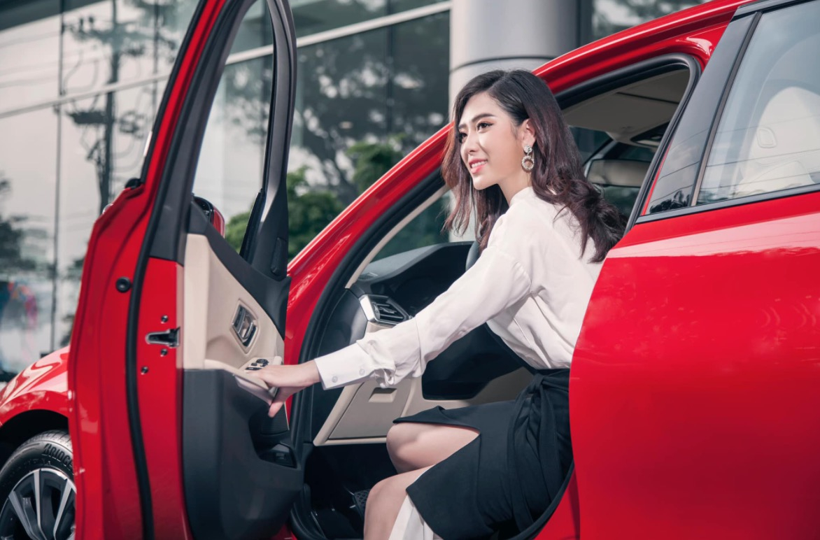 Nhân viên kinh doanh xe ô tô: Cơ hội và Thách thức