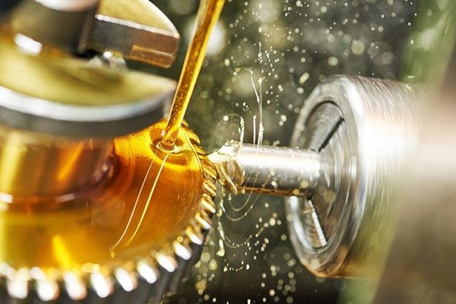 Chai dầu hộp số chuyên dụng cho xe ô tô