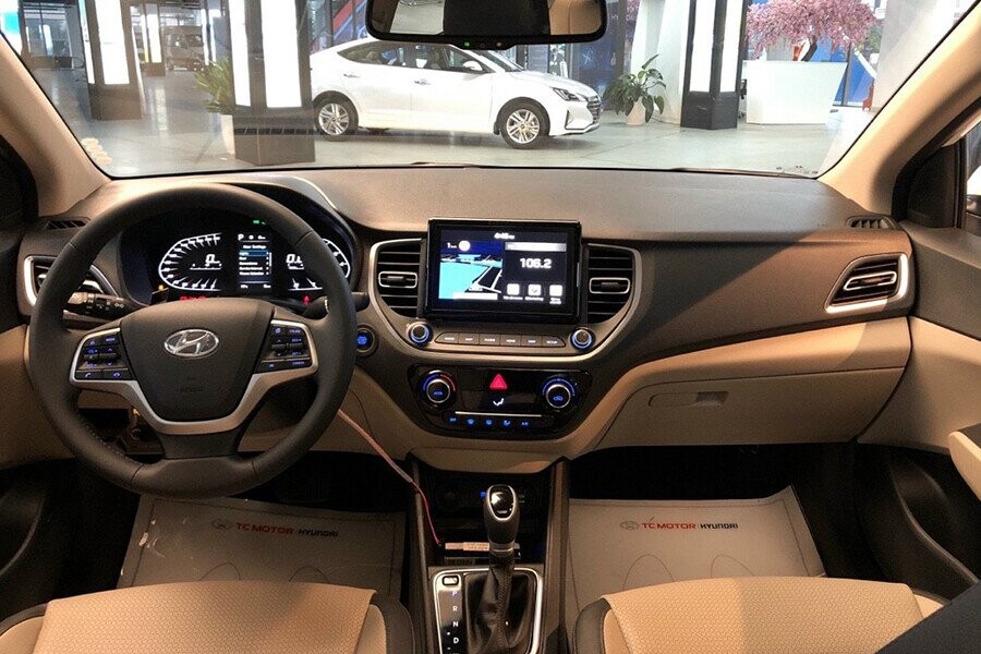 Nội thất Hyundai Accent đơn giản, hiện đại cho xe ô tô chạy Grab