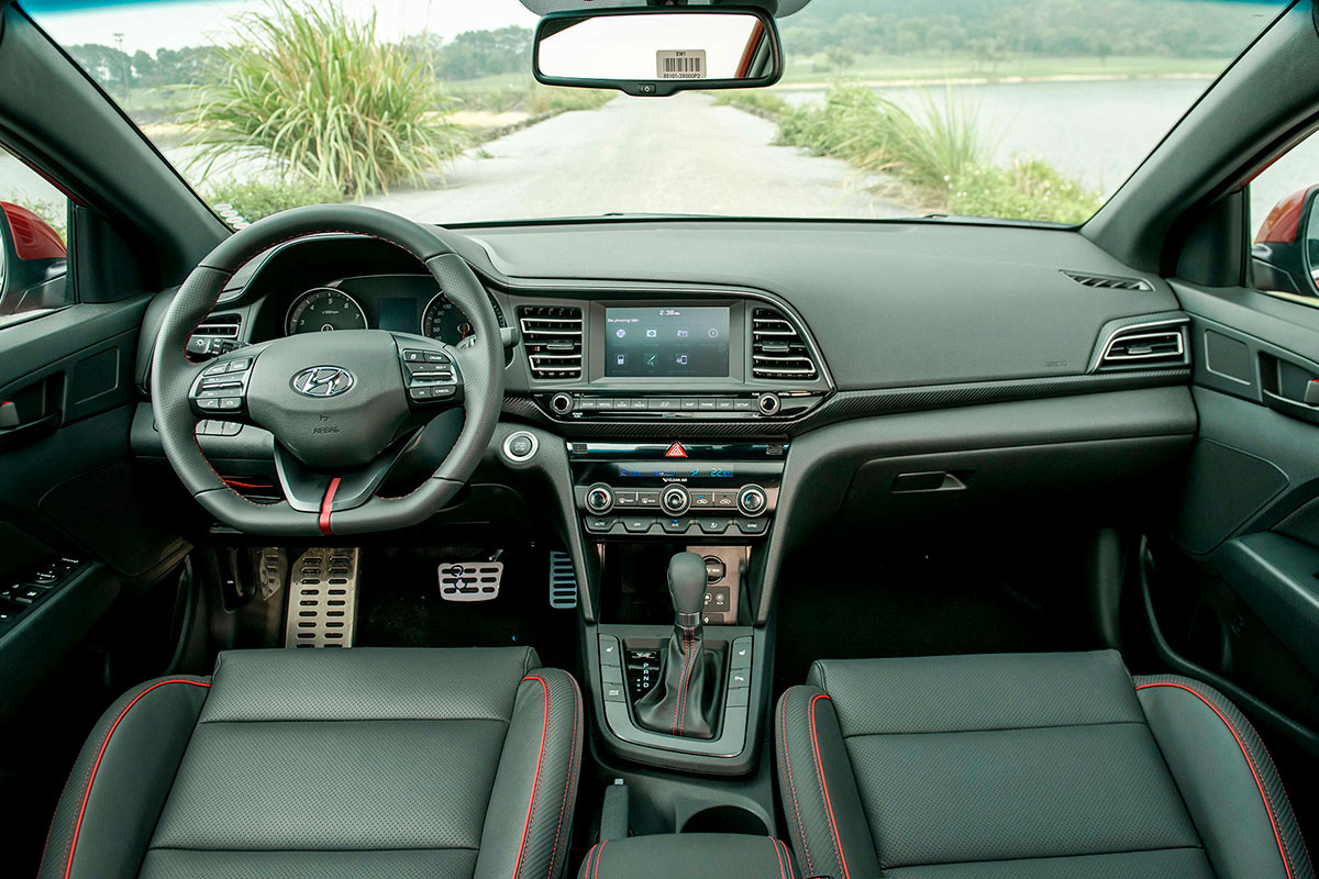 Xe ô tô Elantra Sport: Đánh giá chi tiết phiên bản 2021