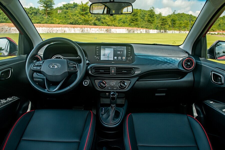Nội thất rộng rãi, nhiều tiện ích của xe ô tô chạy Grab Hyundai i10