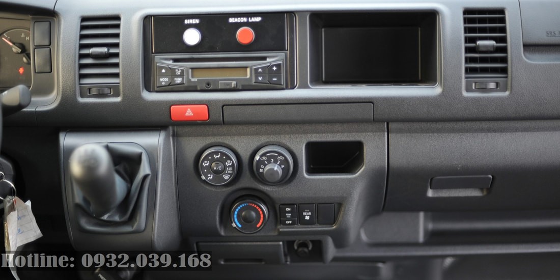 Hệ thống âm thanh và micro chuyên dụng trong xe ô tô cứu thương Toyota Hiace