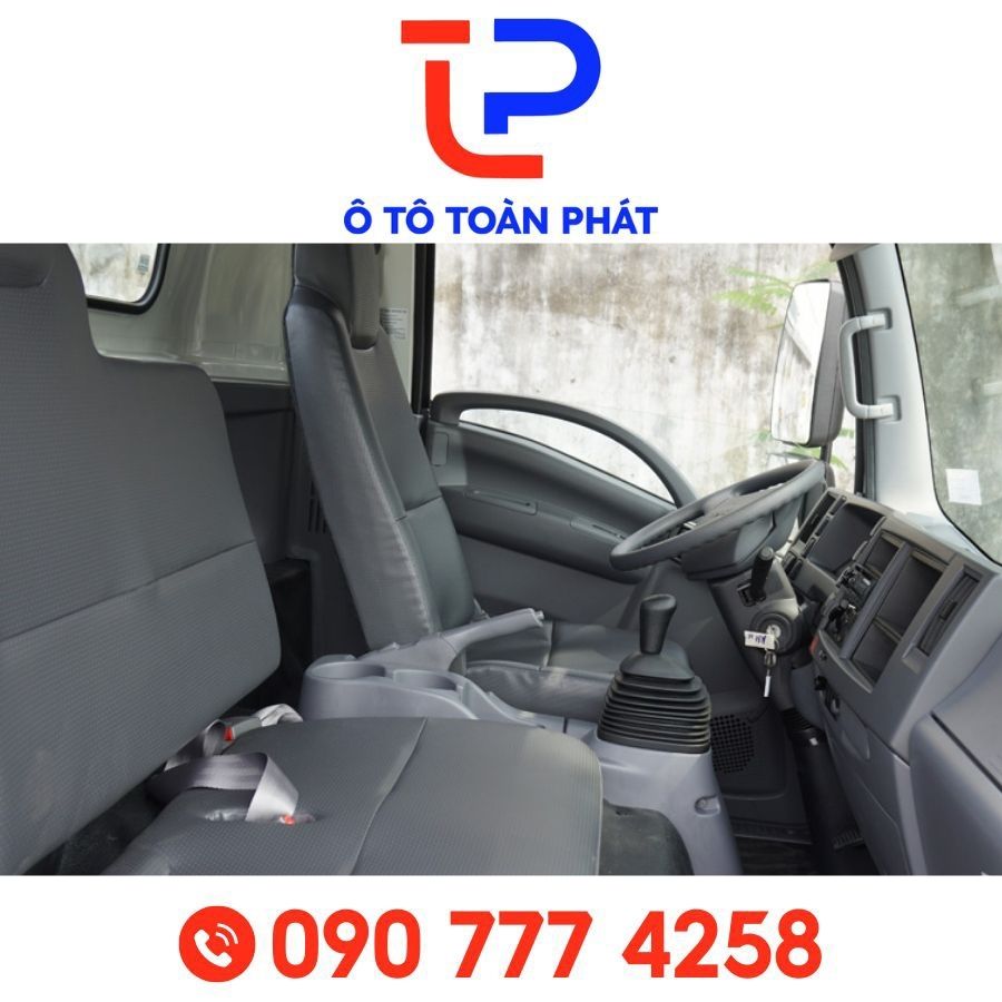 Không gian nội thất cabin xe ô tô tải Isuzu NQR75ME5