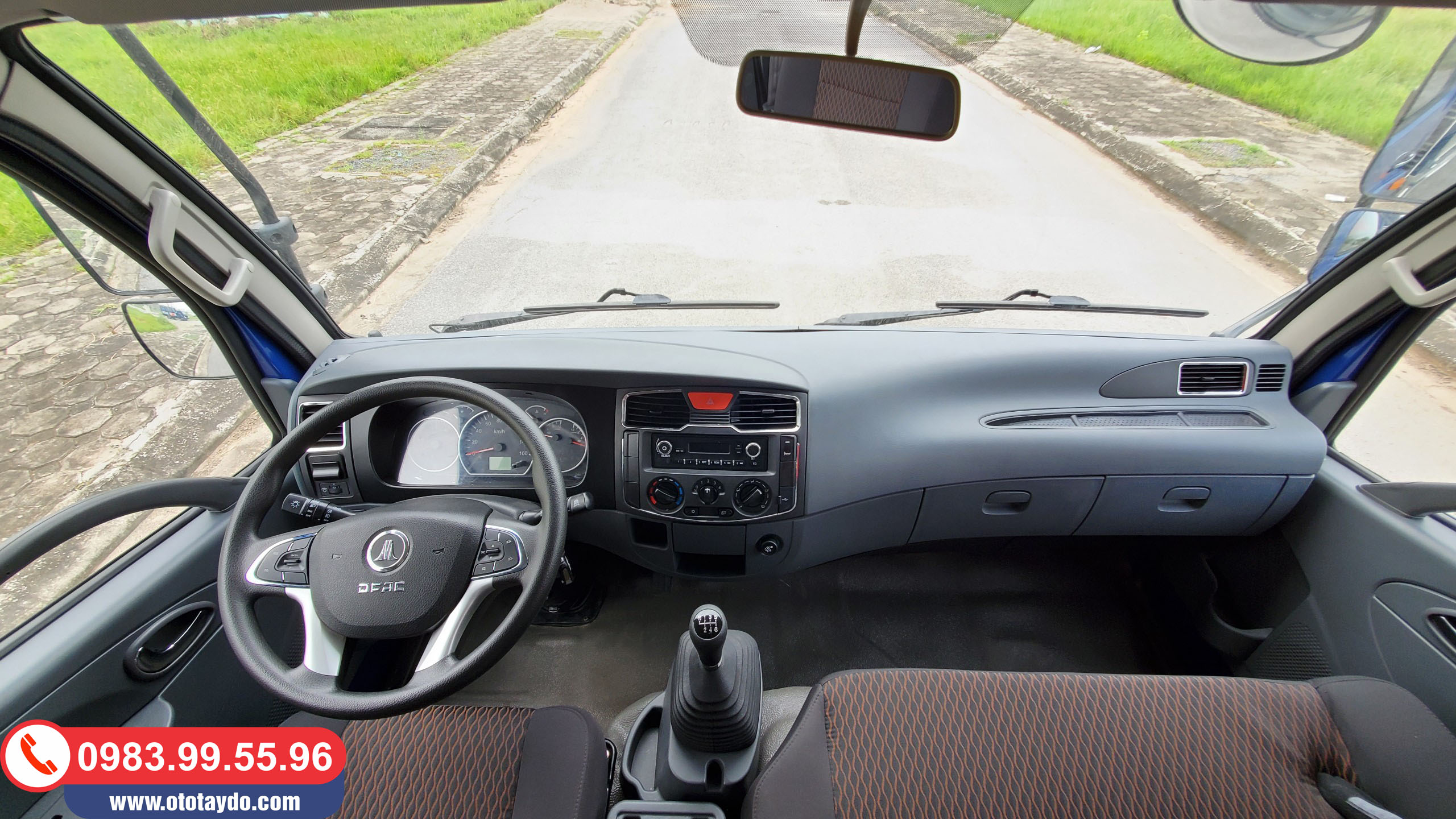 Khoang nội thất xe tải Nissan K6 5 tấn