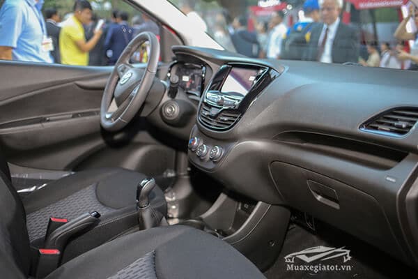 Khoang lái VinFast Fadil - xe 4 chỗ giá rẻ