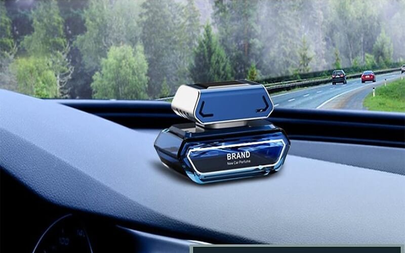 Nước hoa xe ô tô giúp khử mùi và tạo hương thơm dễ chịu trong xe