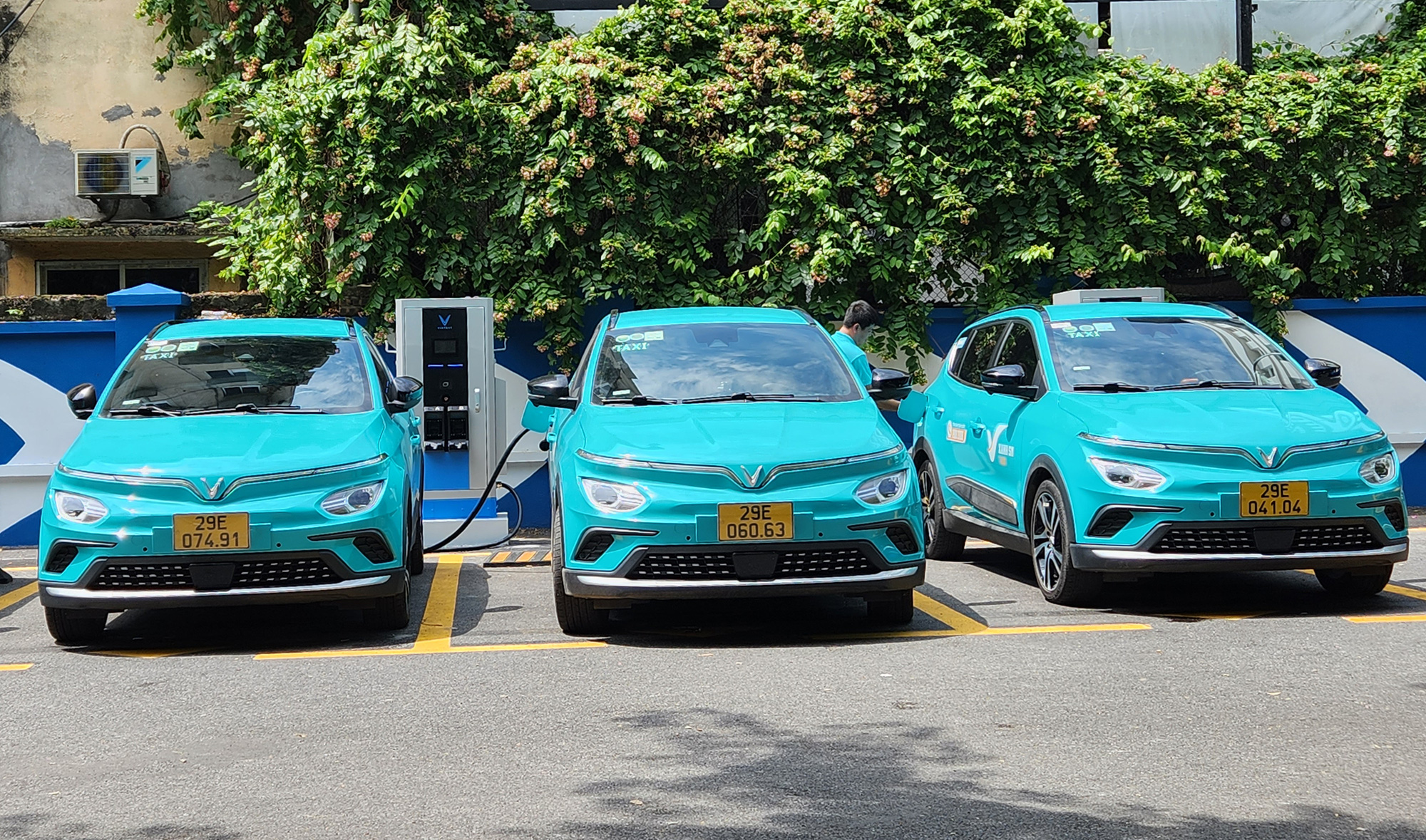 Từ đầu năm 2025, bằng lái xe hạng B số tự động sẽ ghi rõ được lái cả ô tô điện