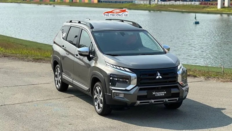 Mitsubishi Xpander Cross màu cam