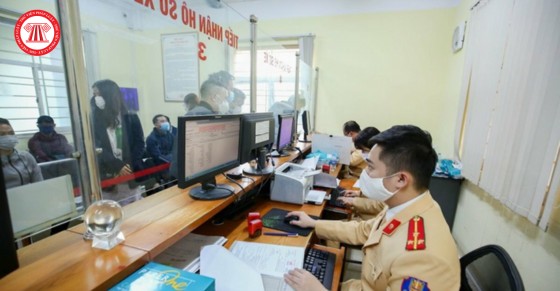 Xe ô tô đang làm thủ tục đăng ký