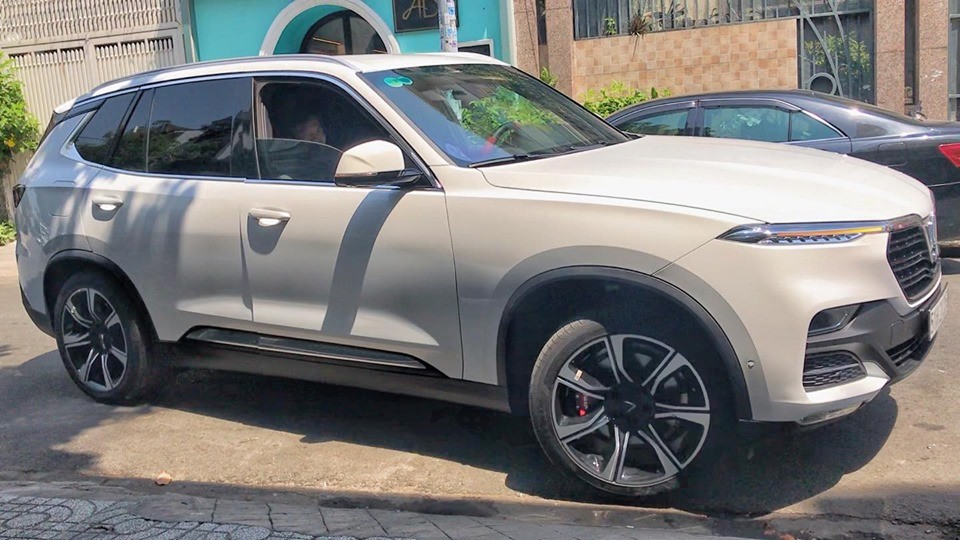 Ốp phanh Brembo màu xanh dương trang trí cho cụm phanh xe hơi