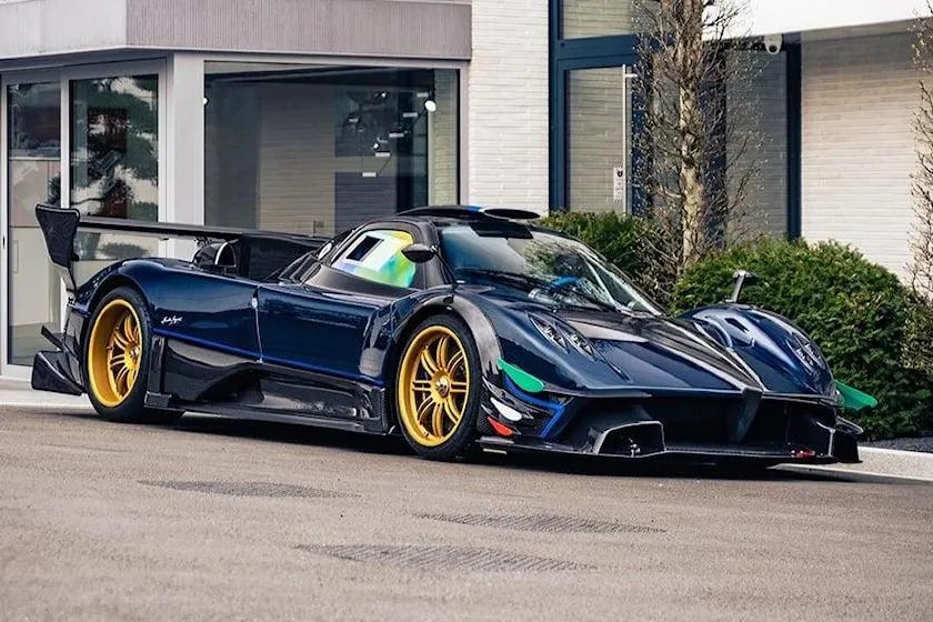 Chiếc Pagani Zonda nổi tiếng với động cơ V12 âm thanh đặc trưng.