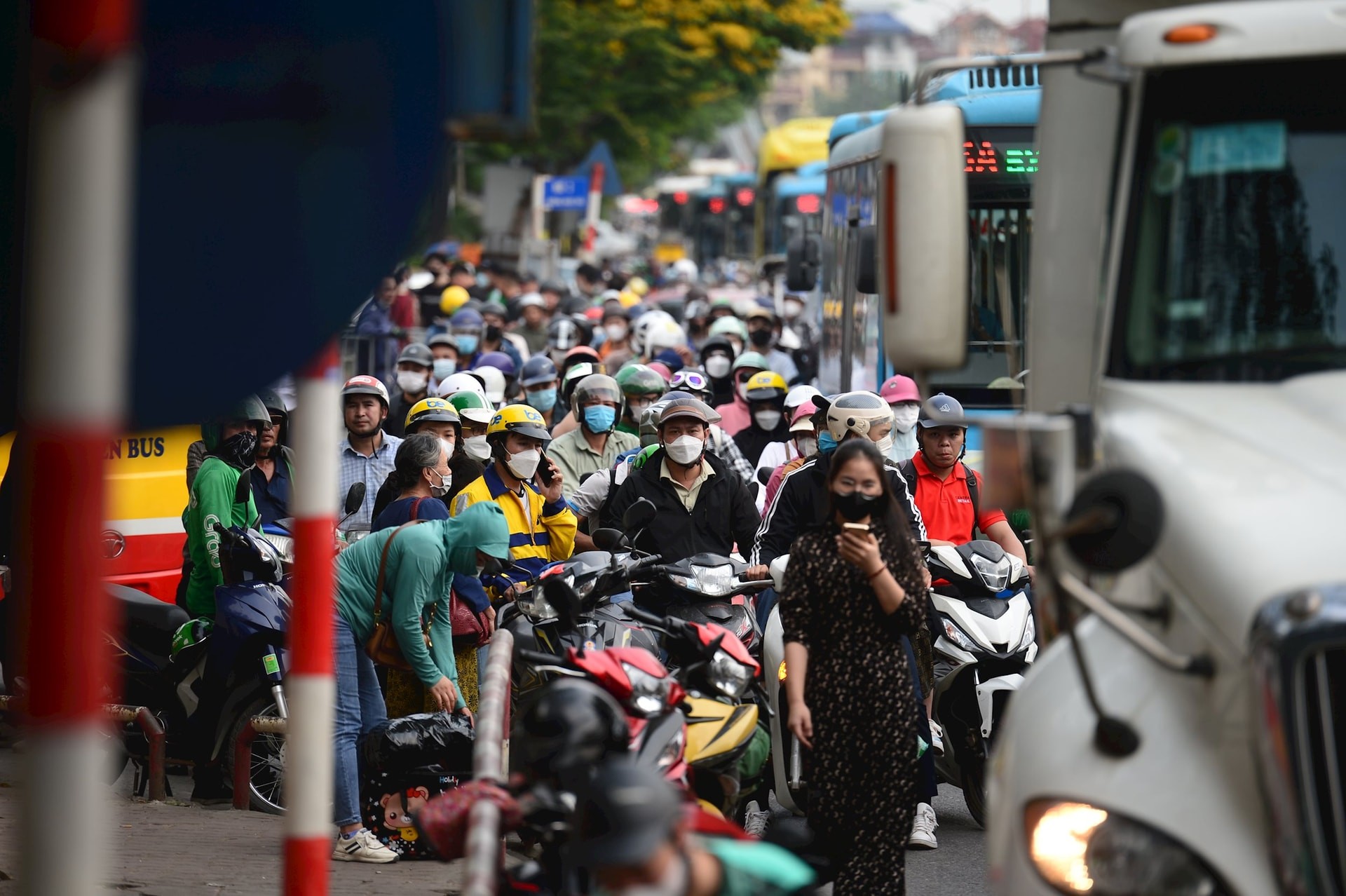 Hà Nội dự kiến hạn chế ô tô xe máy xăng từ năm 2025