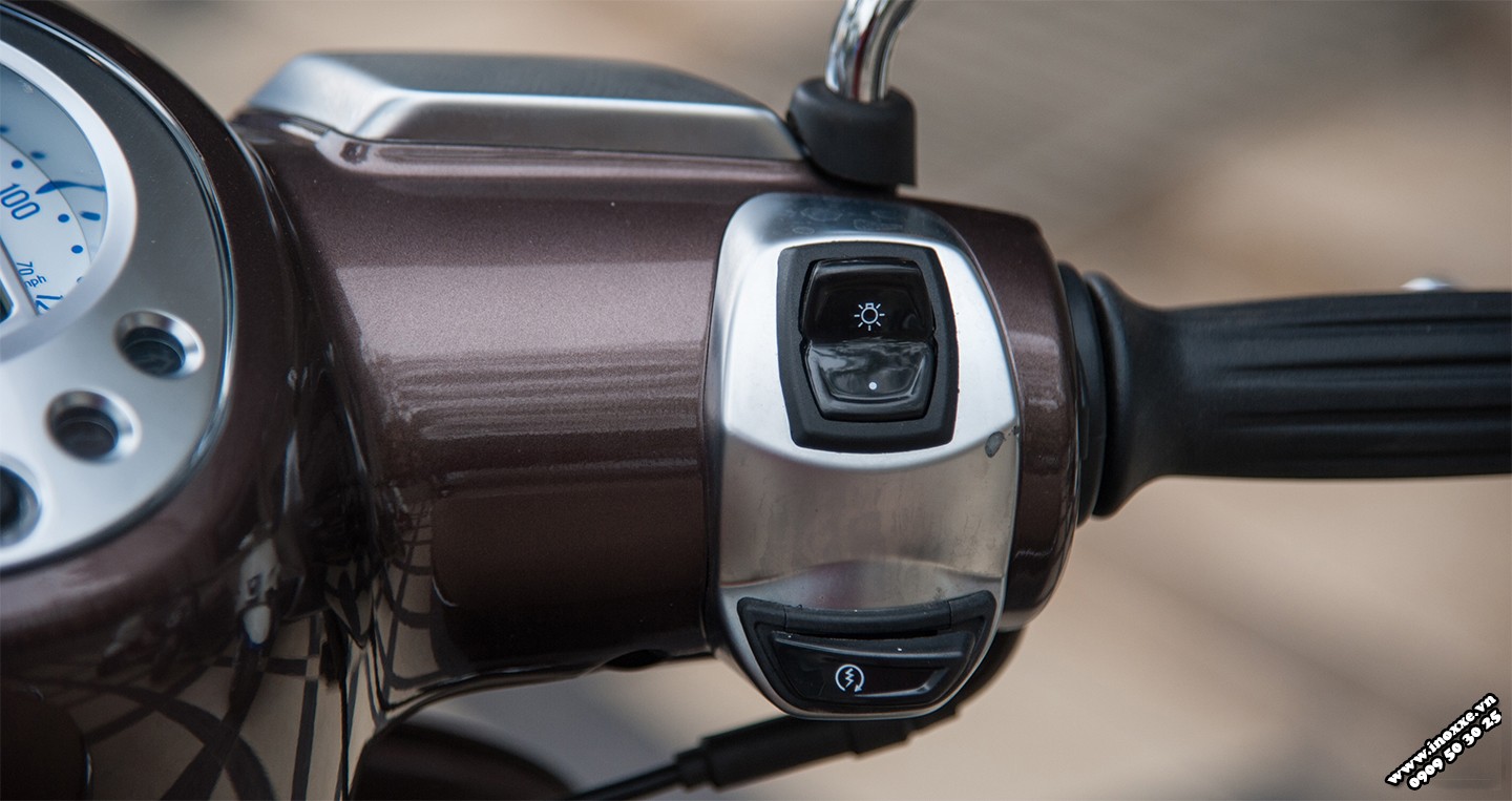 Cùm công tắc bên phải của Peugeot Django