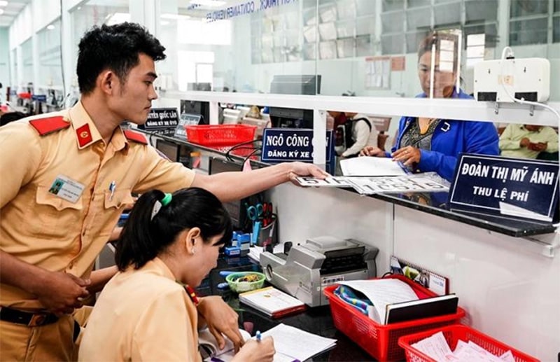 Yêu cầu nộp lại biển số xe khi làm thủ tục rút hồ sơ gốc ô tô