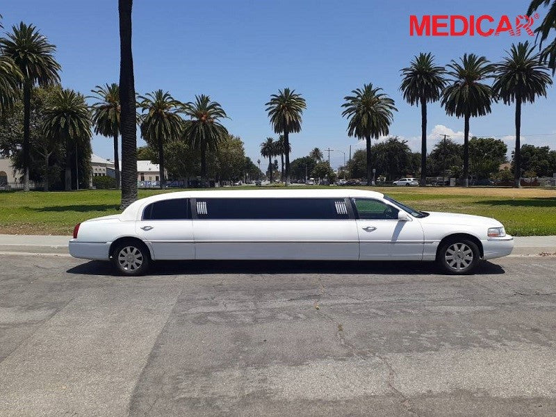 Nội thất sang trọng và không gian rộng rãi của xe Limousine - Các loại xe ô tô Limousine