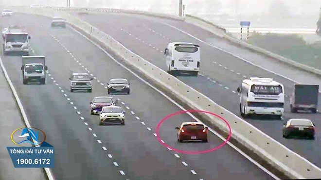 Luật lùi xe ô tô: Quy định và mức phạt trên cao tốc