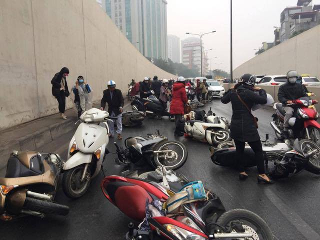 Xe ô tô phanh gấp trên đường trơn: Nguy hiểm & Kinh nghiệm