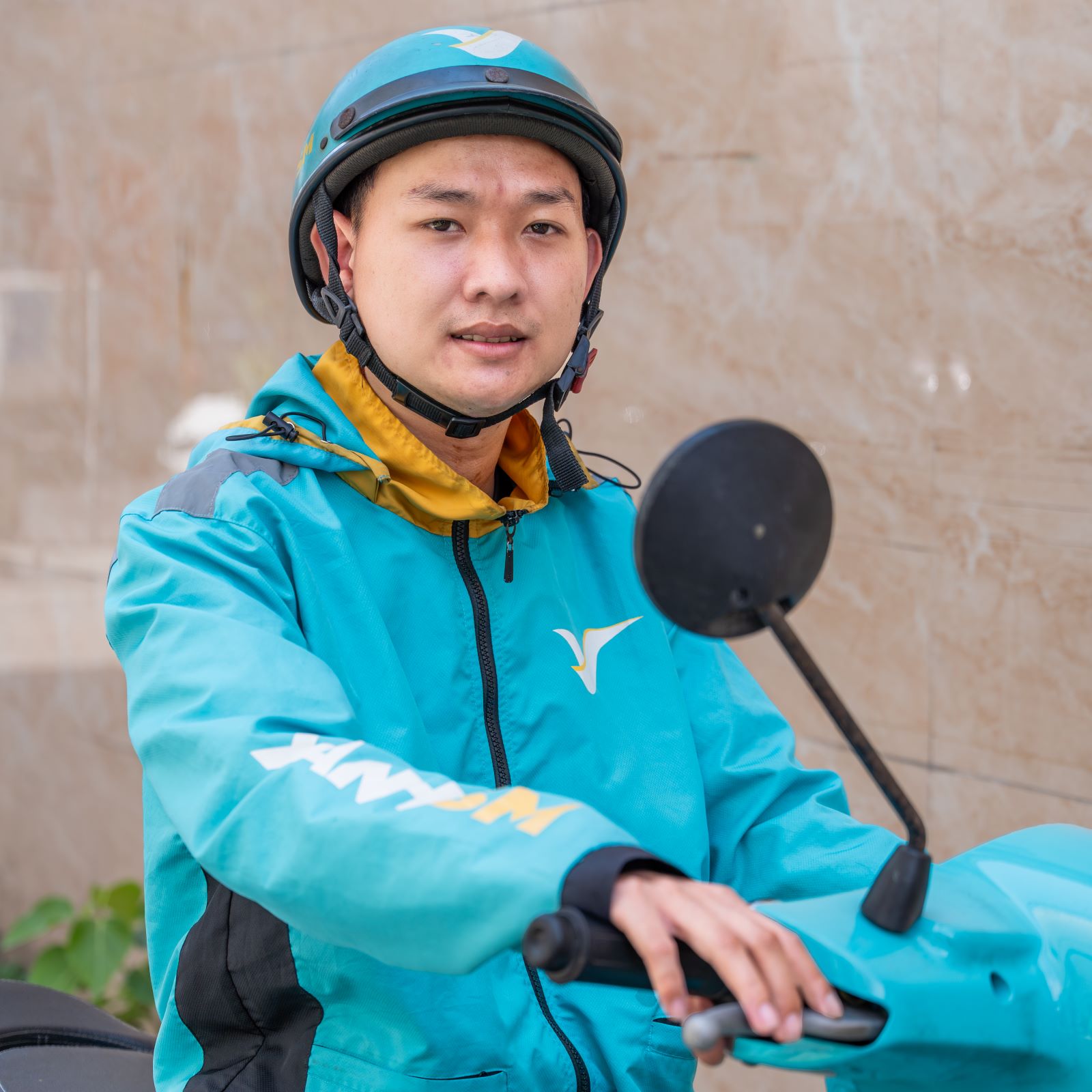 Ảnh anh Mai Phương, bác tài Xanh SM Bike, người đã trúng xe ô tô mơ ước