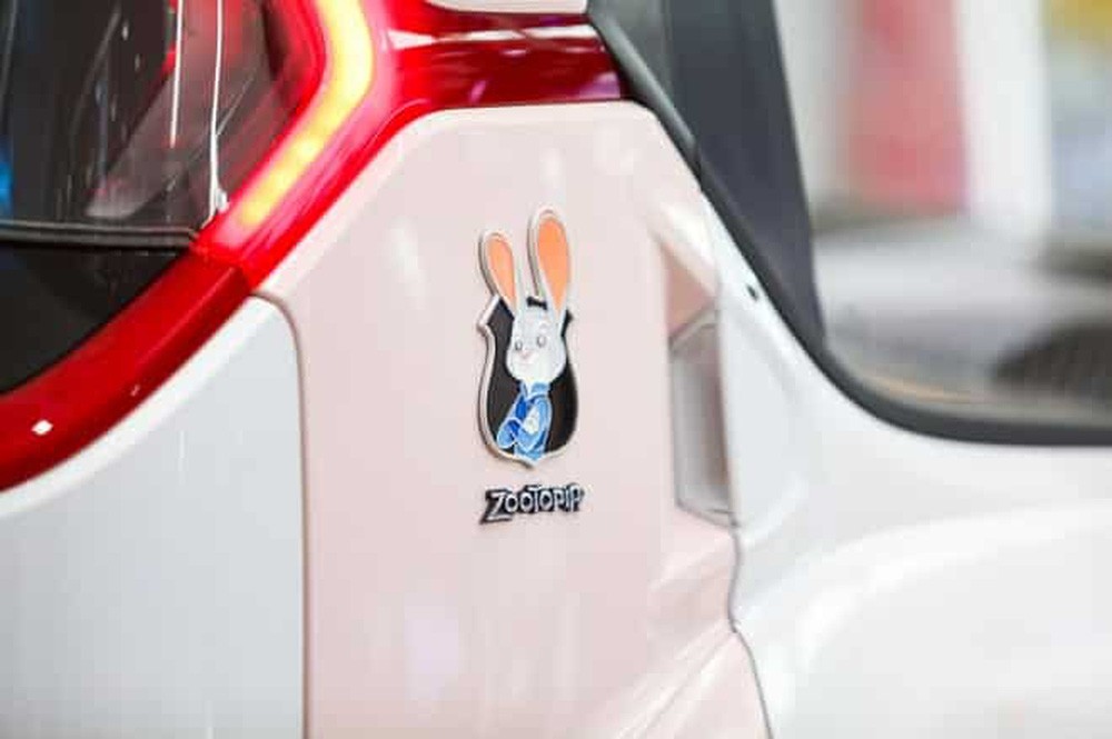 Bánh xe và chi tiết thiết kế cạnh dưới của Wuling Nano EV